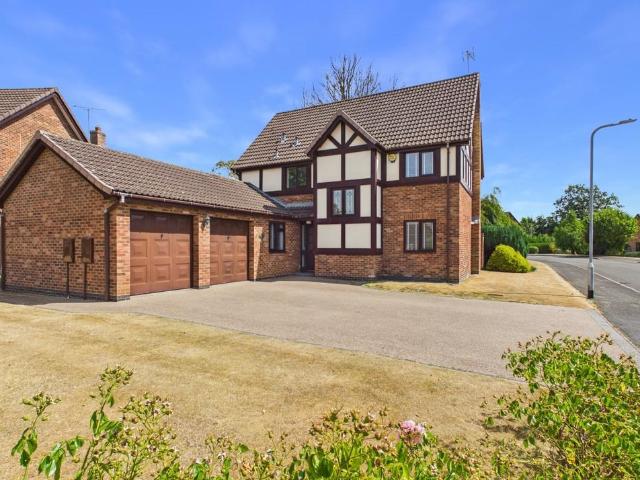 Dehavilland Drive, Stone ST15 4 bed detached house to rent £1,900 pcm £438 pw
