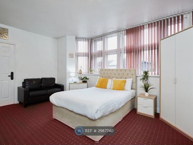 Deighton Road, Huddersfield HD2, Studio to rent, £800 pcm | PrimeLocation