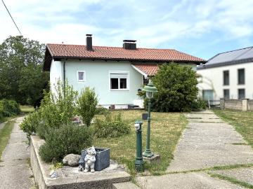 Dein Wohnglück im Grünen! Familienwohnhaus mit ca 5 km zum See!