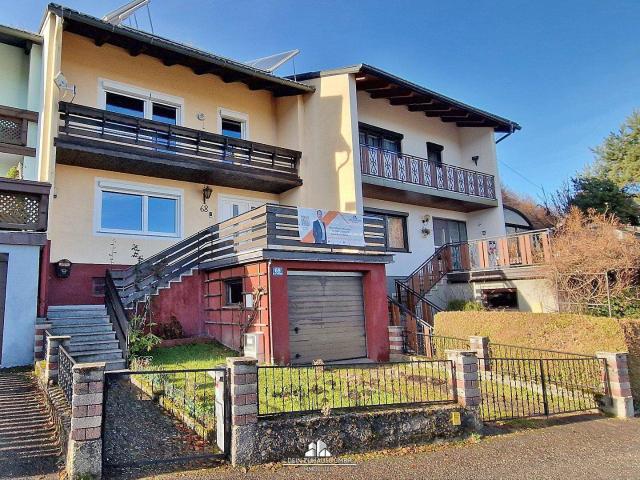 DEIN ZUHAUSE in Gmunden am Traunsee: Sommerfrische erleben Teilsaniertes Reihenhaus am Stadtrand, Zweitwohnsitz möglich