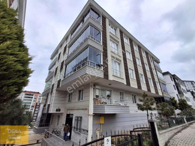 Deka Gayrimenkul'den Bornova Caddesinde Eşyalı Kiralık 2+1 Daire