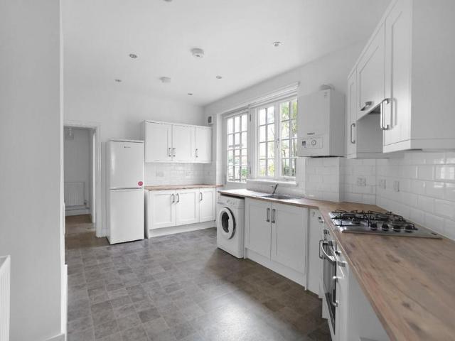 Dekker Road, Dulwich Village, SE21 2 bed maisonette to rent £2,750 pcm £635 pw