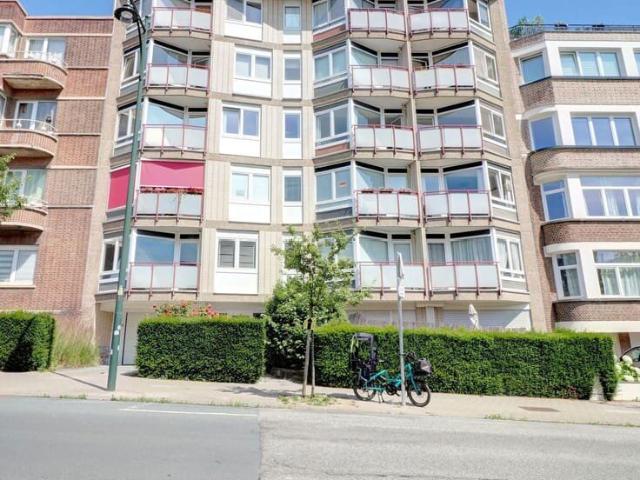 DELTA – Renovated 1 bedroom apartment – 75 m² GARAGE INC