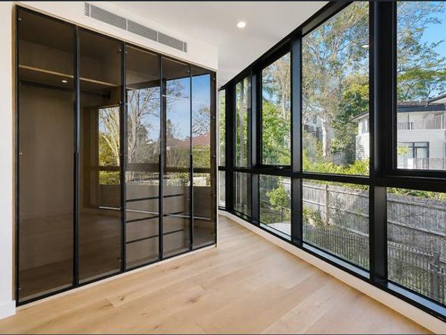 Deluna – Luxurious Three Bedroom Residence with Oversized Study, Private Gym and Lift