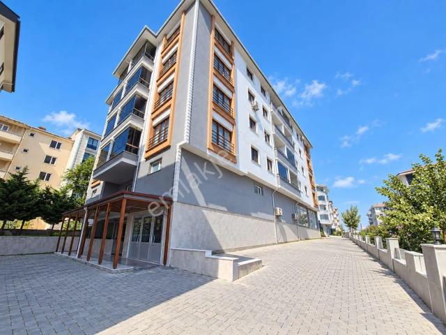 Delux'den Altınova Mah.'de Mükemmel Konumda Arakat 3+1 Satılık