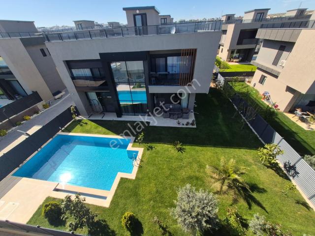 Delux'den Deniz Manzaralı Müstakil Havuzlu Lux Kiralık Villa