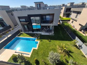 Delux'den Deniz Manzaralı Müstakil Havuzlu Lux Kiralık Villa