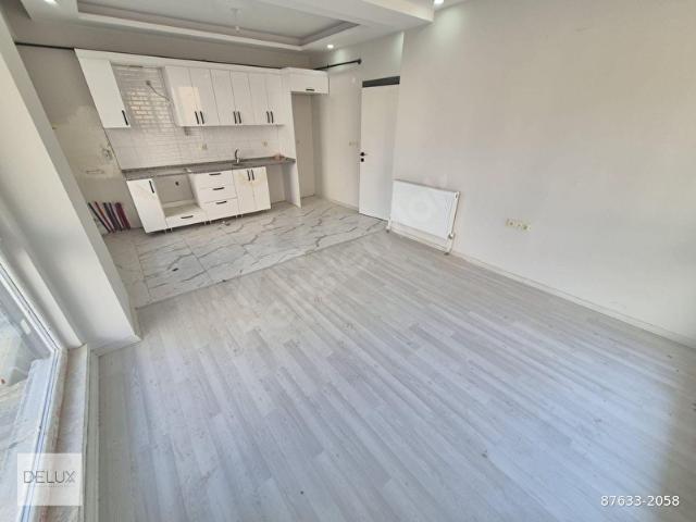 DELUX'DEN ÇİFTLİKÖNÜ MAH.'DE CADDE ÜZERİNDE SIFIR LUX 1+1 DAİRE