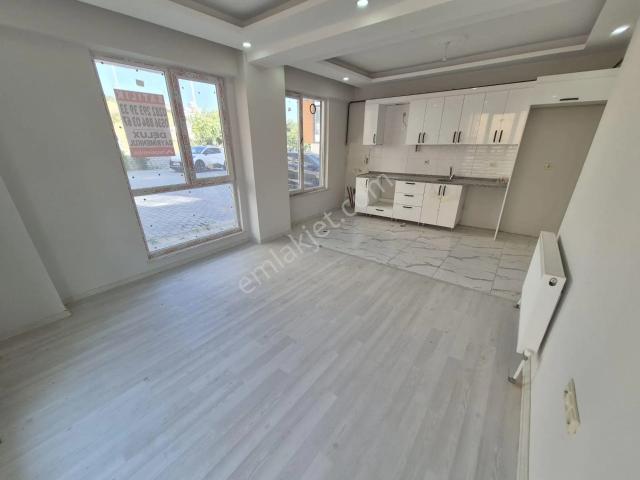 Delux'den Çiftlikönü Mah.'de Cadde Üzerinde Sıfır Lux 1+1 Daire