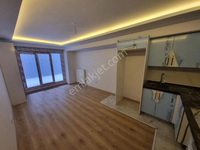 Deluxe 26 'dan Yeni Binada İskeleye 5 Dk Bahçeli 1+1 70 M2 Daire