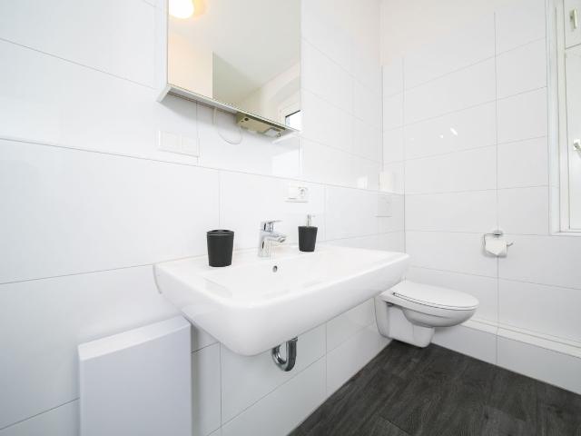 Deluxe Apartment | Central | 45 SQM | Küche, Neuss Amsterdam Apartments for Rent