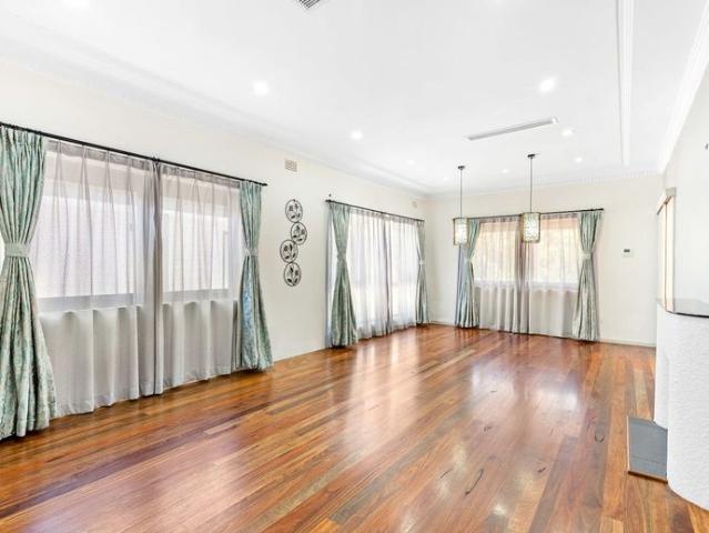 Deluxe family home in a premier Blakehurst location