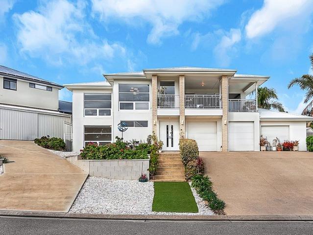 Deluxe Family Living with Breath taking Hills to Horizon Views