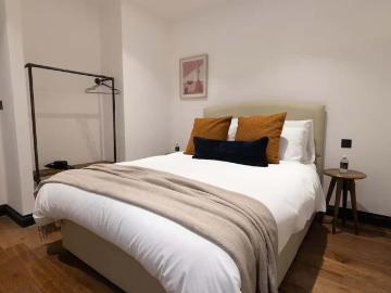 Deluxe One Bed