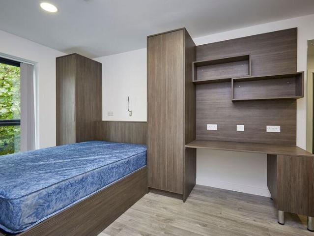 Deluxe Short Term Student Accomodation Inc Bills