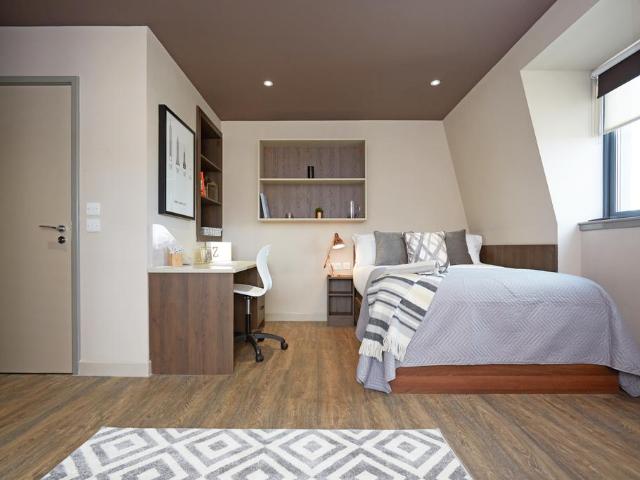 Deluxe Studio at Woodside House, 90. Studio to rent £1,517 pcm £350 pw