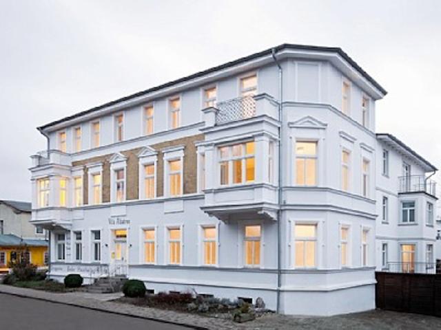Deluxe studio with balcony and sea view