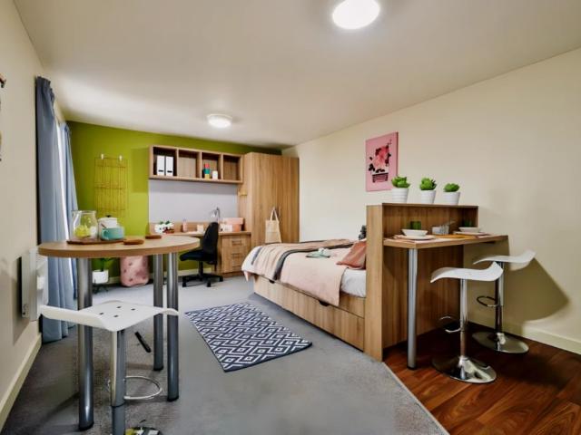 Deluxe Studio