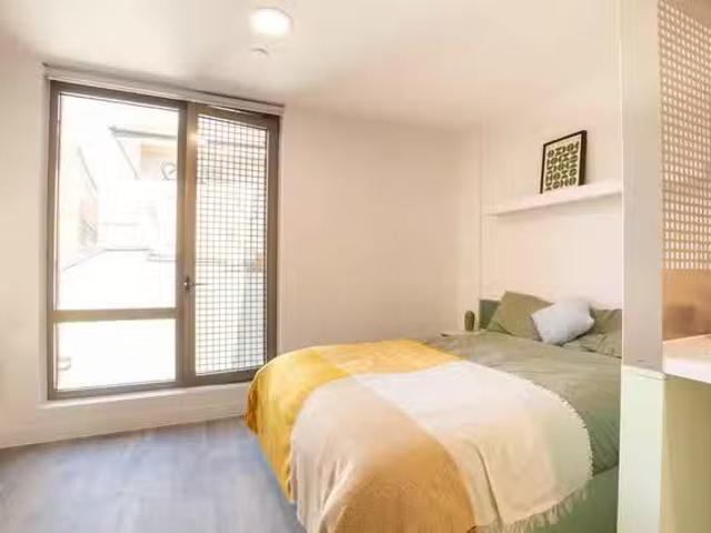 Deluxe Studio