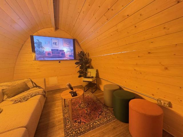 Deluxe Studio