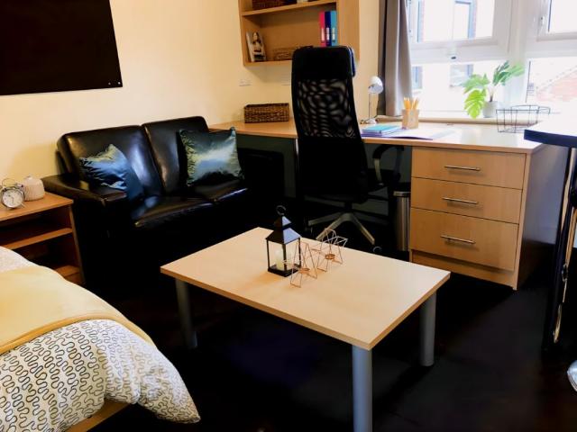 Deluxe Studio