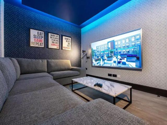 Deluxe Studio