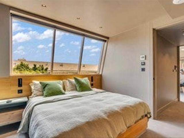 Deluxe Penthouse Flat in Kings Cross Area – Zone 1