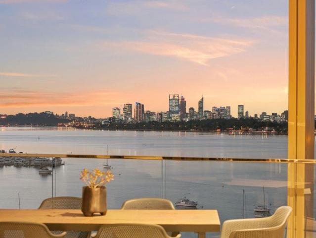 Deluxe Three Bedroom Applecross Residence with Panoramic River & City Views