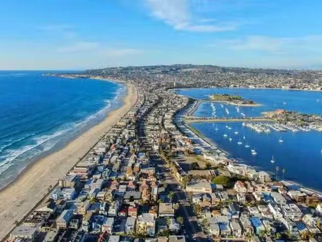 Del Monte Avenue