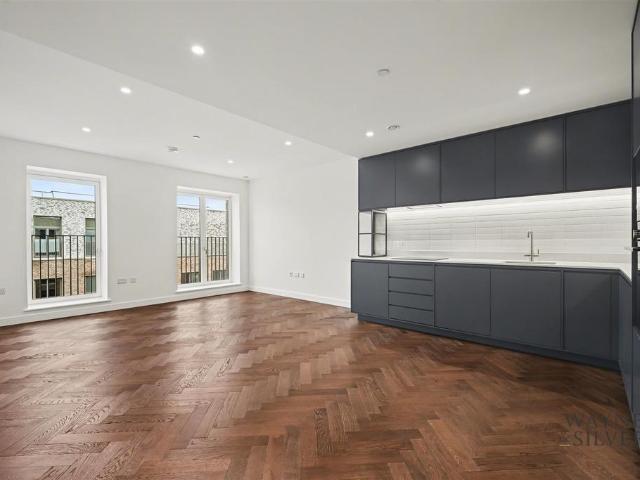 Delamarre House, Brent Cross, NW2 2 bed apartment to rent £2,850 pcm £658 pw
