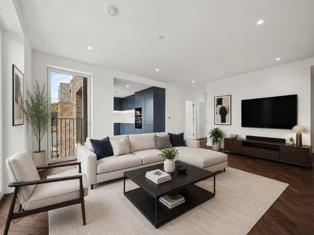 Delamarre House, Brent Cross, NW2 2 bed apartment to rent £3,000 pcm £692 pw