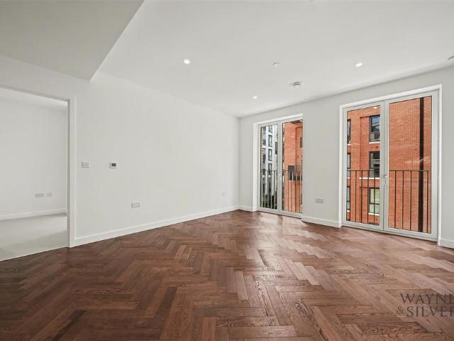 Delamarre House, Brent Cross, NW2 2 bed apartment to rent £3,000 pcm £692 pw