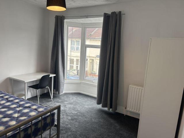 Delamere Road, Southsea PO4 4 bed terraced house to rent £2,460 pcm £568 pw