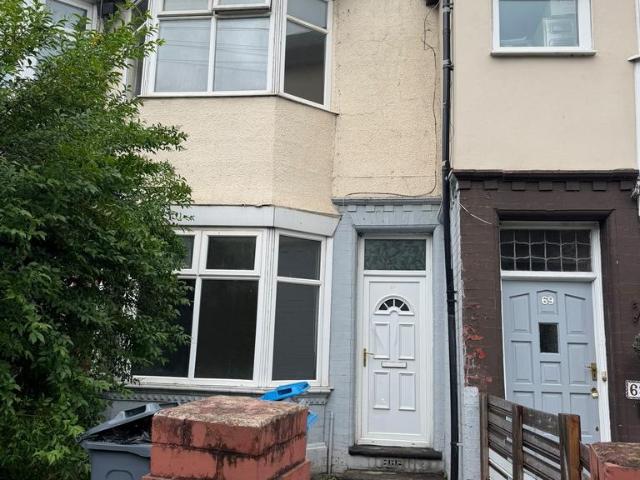 Delaunays Road, Manchester M8 4 bed semi detached house to rent £1,300 pcm £300 pw