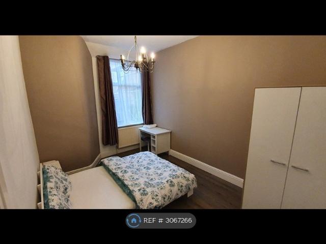 Delaunays Road, Manchester M8, 4 bed terraced house to rent, £1,495 pcm | PrimeLocation