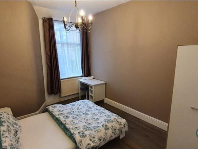 Delaunays Road, Manchester, M8 4 bed terraced house to rent £1,495 pcm £345 pw