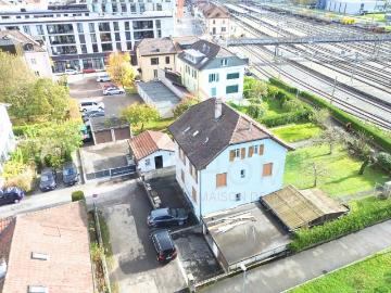 Delémont – Immobilie mit 3 Wohnungen und großem Entwicklungspotenzial in einem zentralen Gebiet