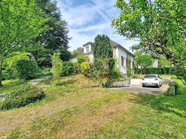 DELICATE, Maison dans le bourg de Francueil