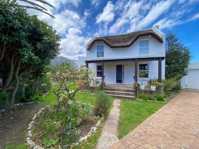 Delightful Cottage with Character & Charm in Betty’s Bay