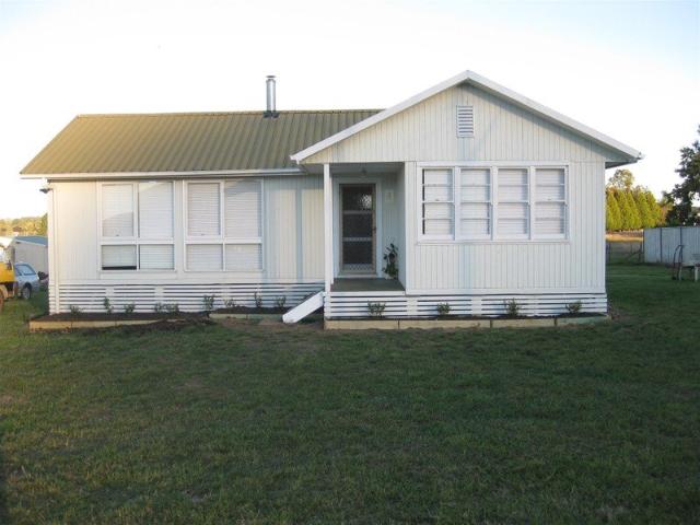 PRICE REDUCED: Delightful Country Living: Charming Cottage on Small Acreage for Sale in Crookwell, NSW! Unimproved land Value $582,000!