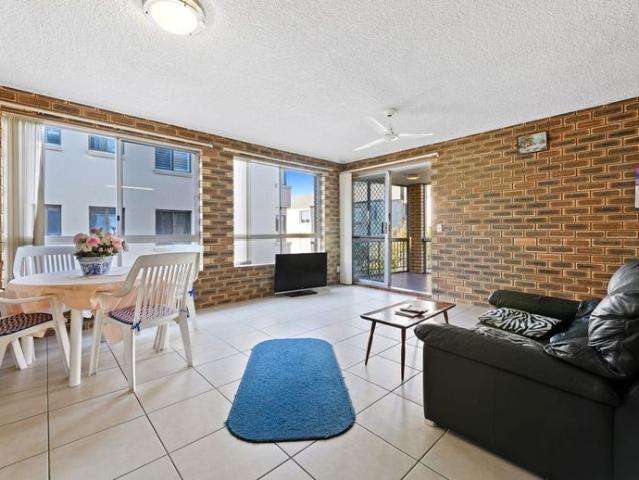 DELIGHTFUL DINGLE UNIT HIGH FIVE COMPLEX