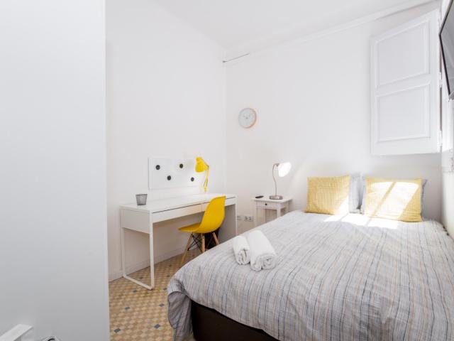 Delightful double bedroom in La Nova Esquerra de l'Eixample