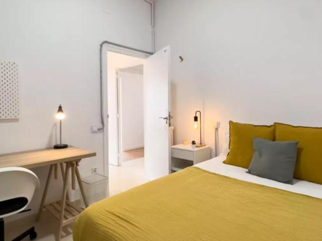 Delightful double bedroom in proximity to Parc de l'Espanya Industrial