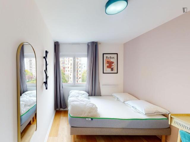 Delightful double bedroom in the Chartrons district