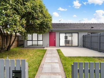Delightful, Easy Care Home just 400m to the Beach