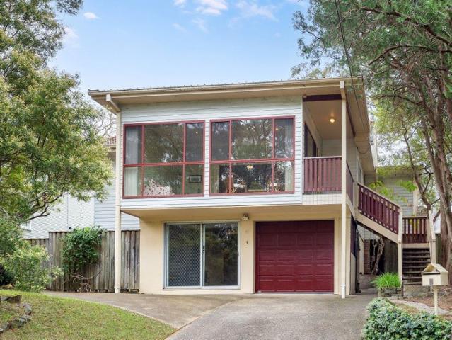 Delightful Family Sanctuary in Central And Leafy Cul De Sac