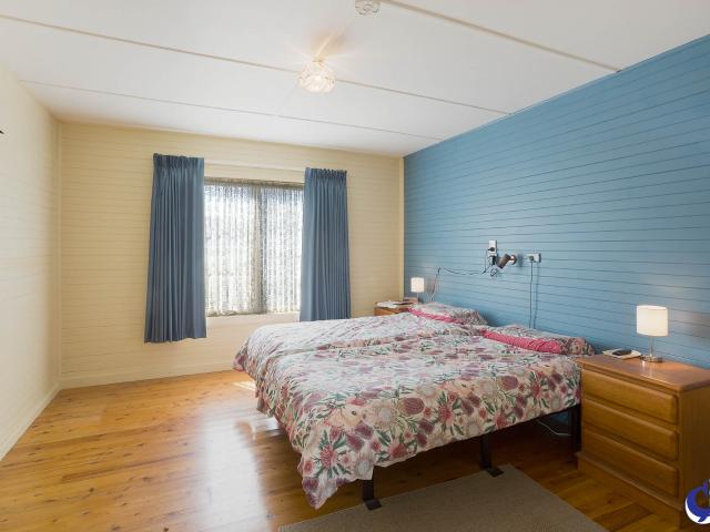 Delightful Flat Living Coastal Home, 150m From The Beach