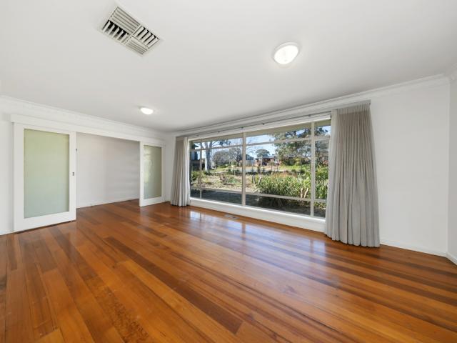 Delightful Four Bedroom Home In Curtin