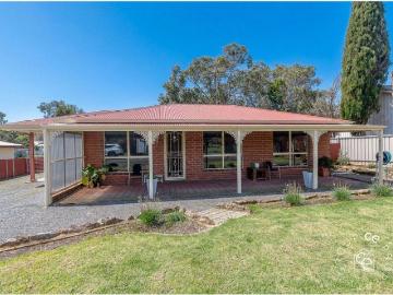 Delightful home on large block overlooking rural countryside