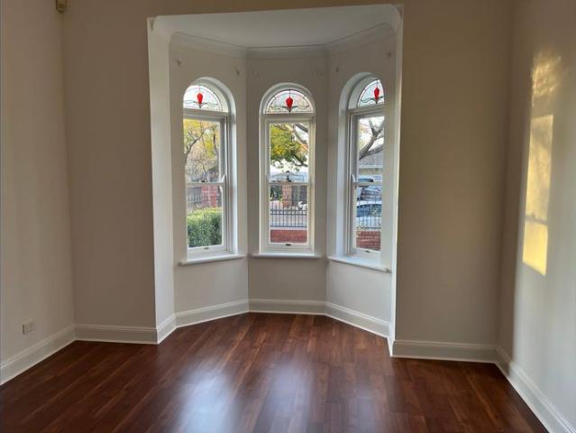 DELIGHTFUL HOME SHOWCASING ELEGANCE AND CHARM! GARDENING INCLUDED